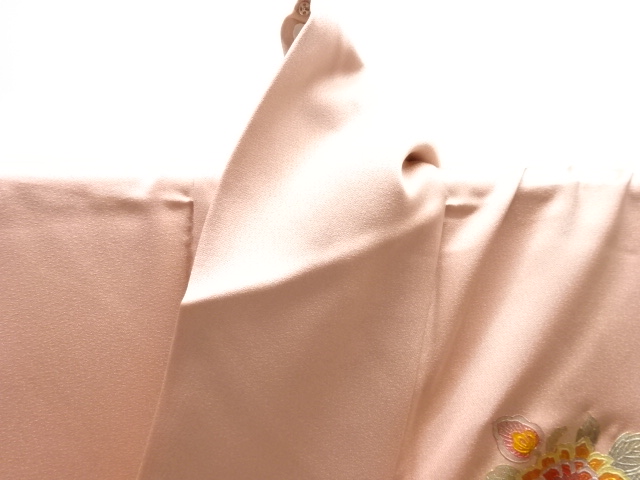  和田光正作　箔置き霞取りに唐花・花喰い鳥模様訪問着